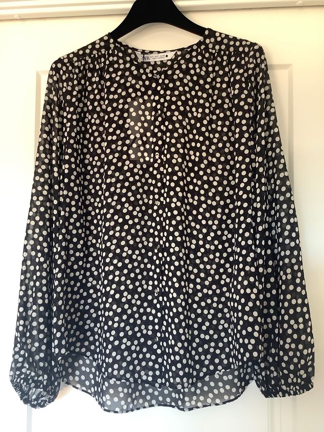 Blusa fluida lunares