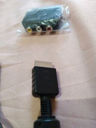 soporte PS3 y cable original 