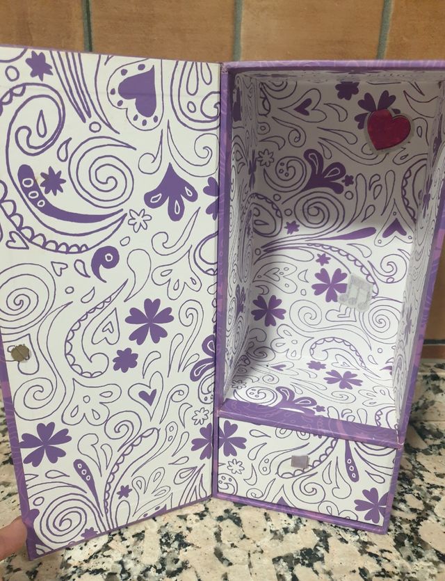 Caja/armario de Violetta