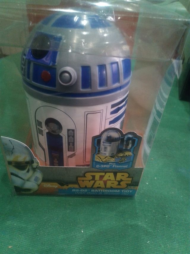 Star wars R2-D2 bathroom tidy plus C3PO flannel