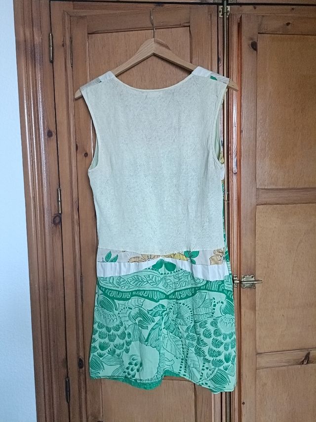 Vestido estampado verde de Custo Barcelona.