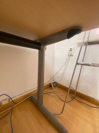 tavolo ufficio e cassettiera in legno con ruote