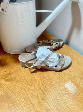 Sandalia baja con Piedras