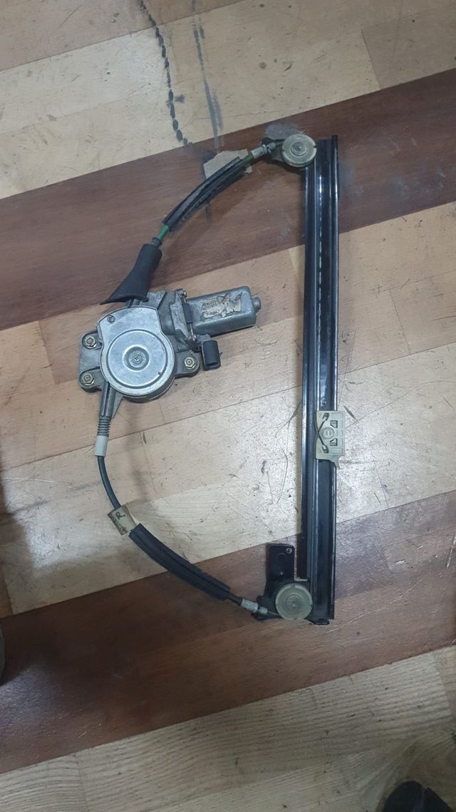 Elevaluna trasero derecho alfa 147
