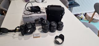 cámara canon eos 600D con objetivos
