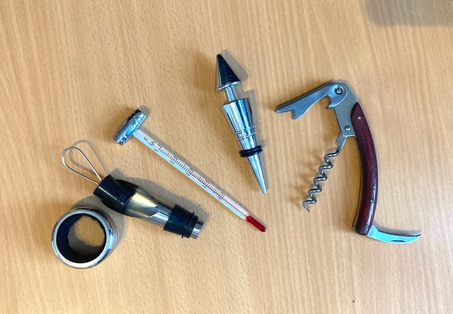 Estuche piel para botella de vino con accesorios 