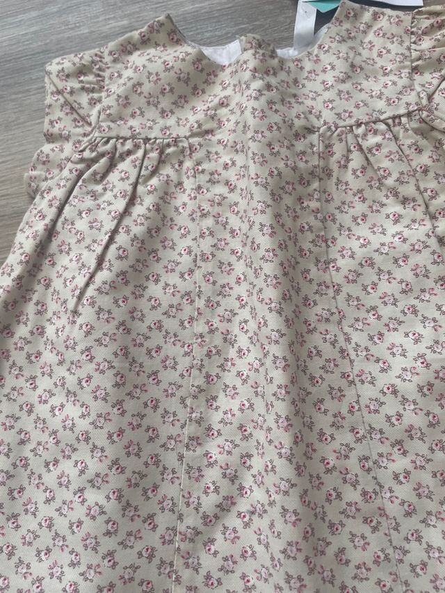 Dos vestidos bebé 6 meses ESTRENAR