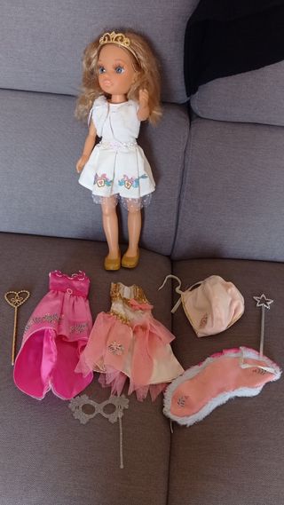 Nancy Kit tres vestidos de Cuento de Muñecas