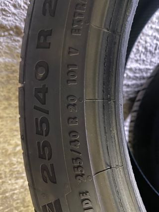 255/40R20 101V