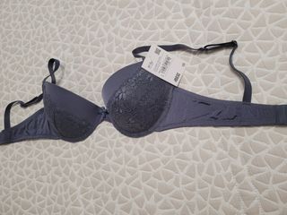 Lote de 2 sujetadores. Talla: 80B