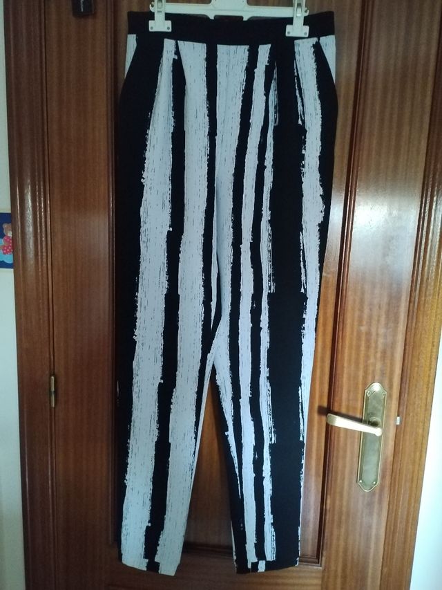 Pantalones C&A a rayas blancos y negros ajustables
