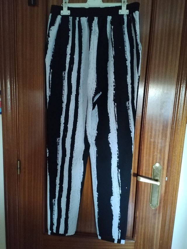 Pantalones C&A a rayas blancos y negros ajustables