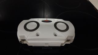 FUNDA CON ALTAVOCES PSP 2000 