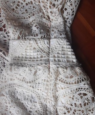 Vestido elegante calado.