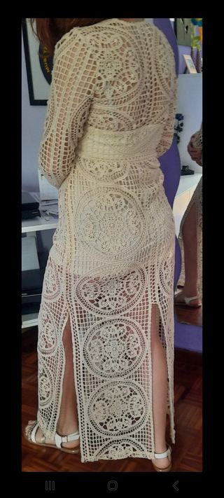 Vestido elegante calado.