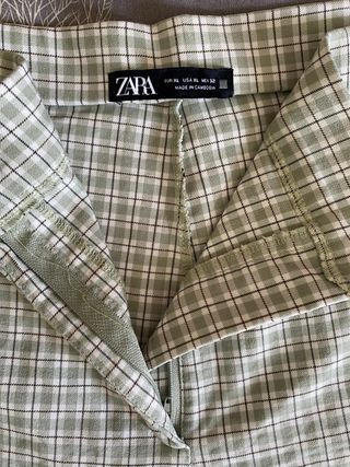 Pantalón cuadros. Zara. XL