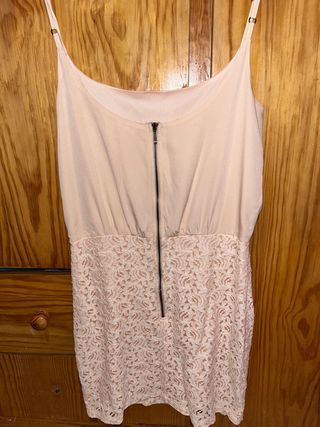 Vestido rosa com renda