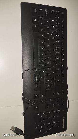 Teclado para pc da lenovo em muito bom estado. E a