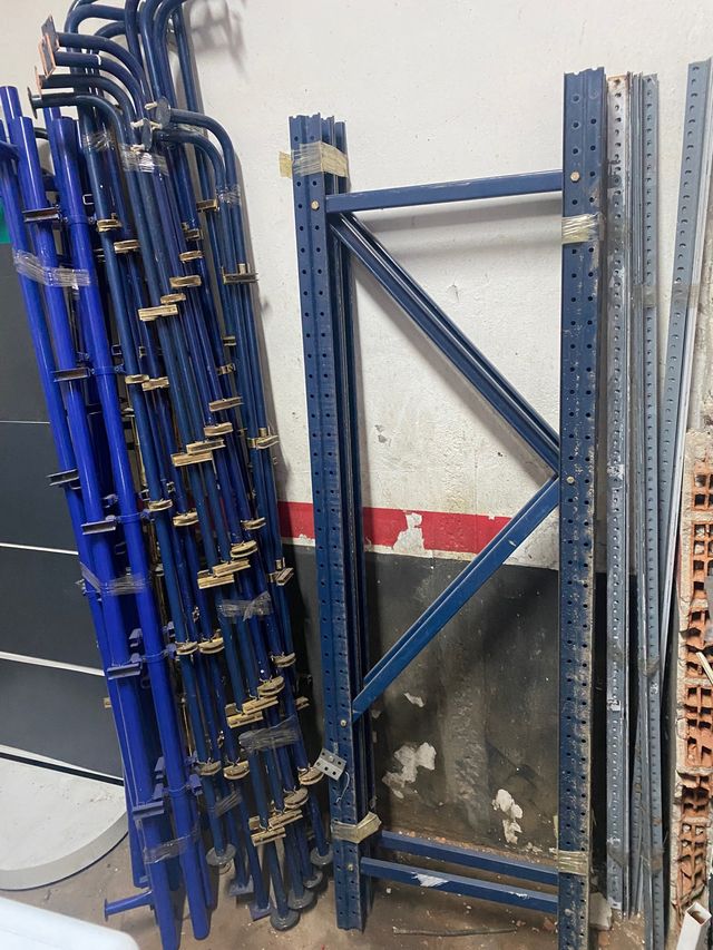 Vitrinas y estanterías