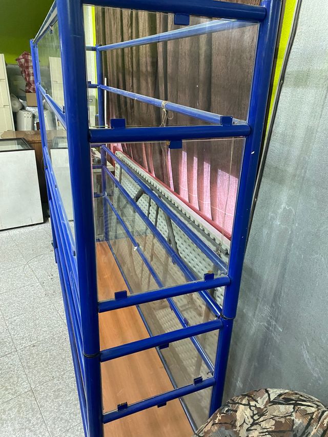 Vitrinas y estanterías
