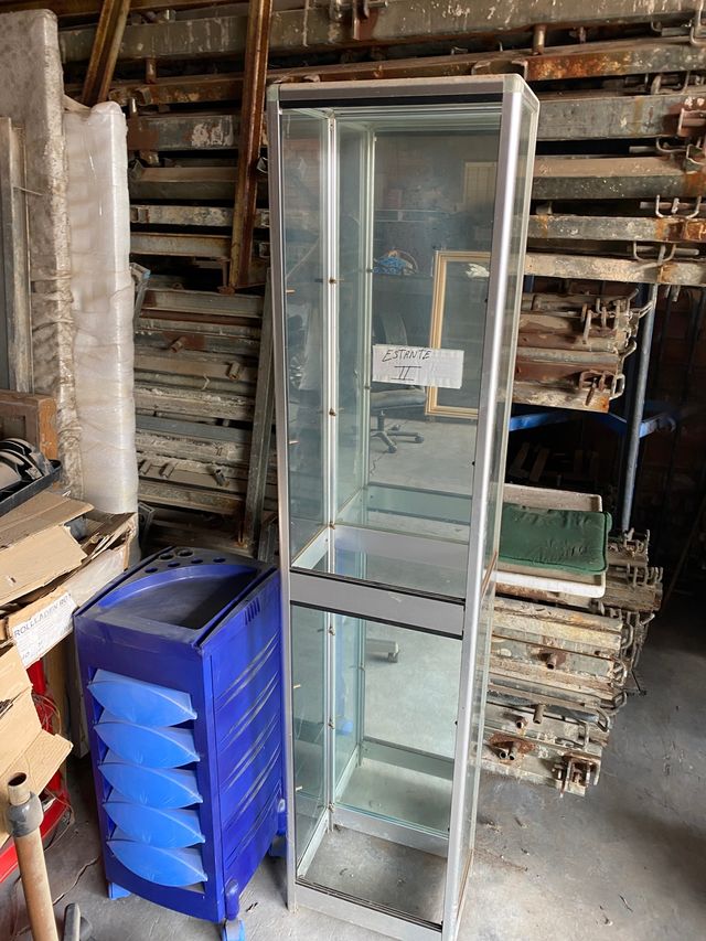 Vitrinas y estanterías