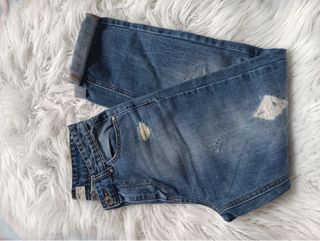 Vaqueros rotos Stradivarius 32