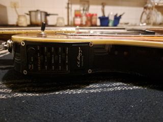 Guitarra Crafter.  350€ Se retira el 25 Enero