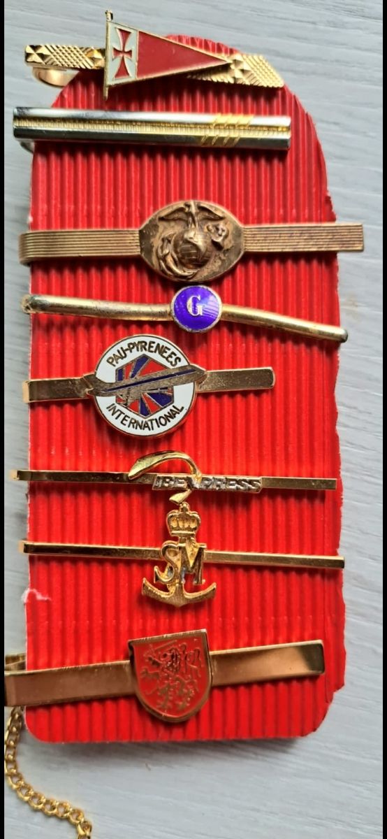 Antigua colección de joyas piloto de Iberia