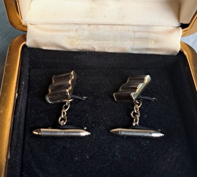 Antigua colección de joyas piloto de Iberia