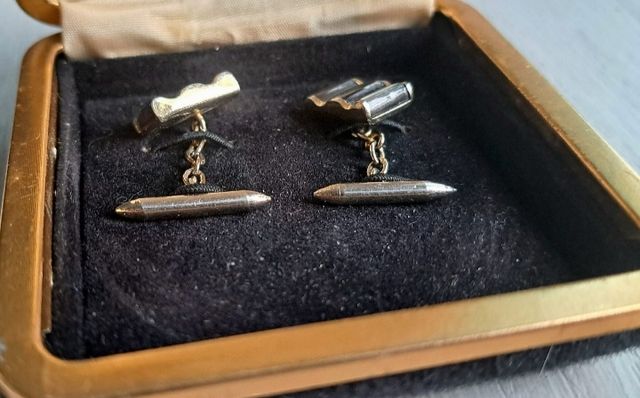 Antigua colección de joyas piloto de Iberia