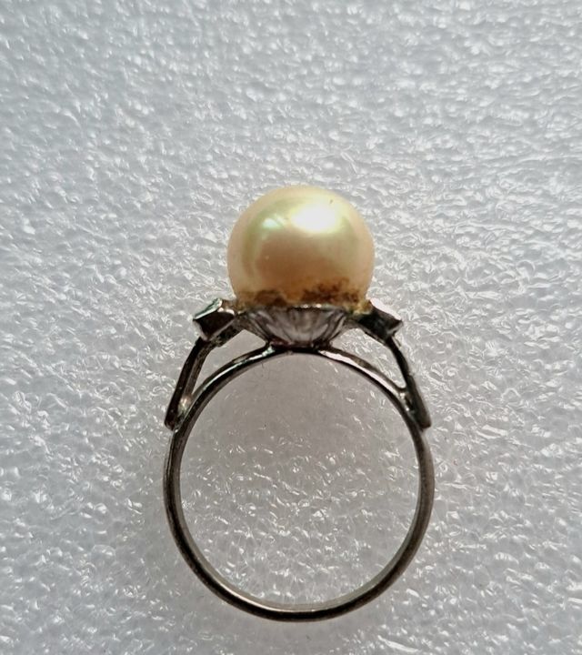 Precioso y antiguo anillo de plata con gran perla