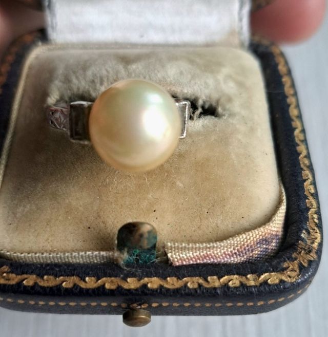 Precioso y antiguo anillo de plata con gran perla