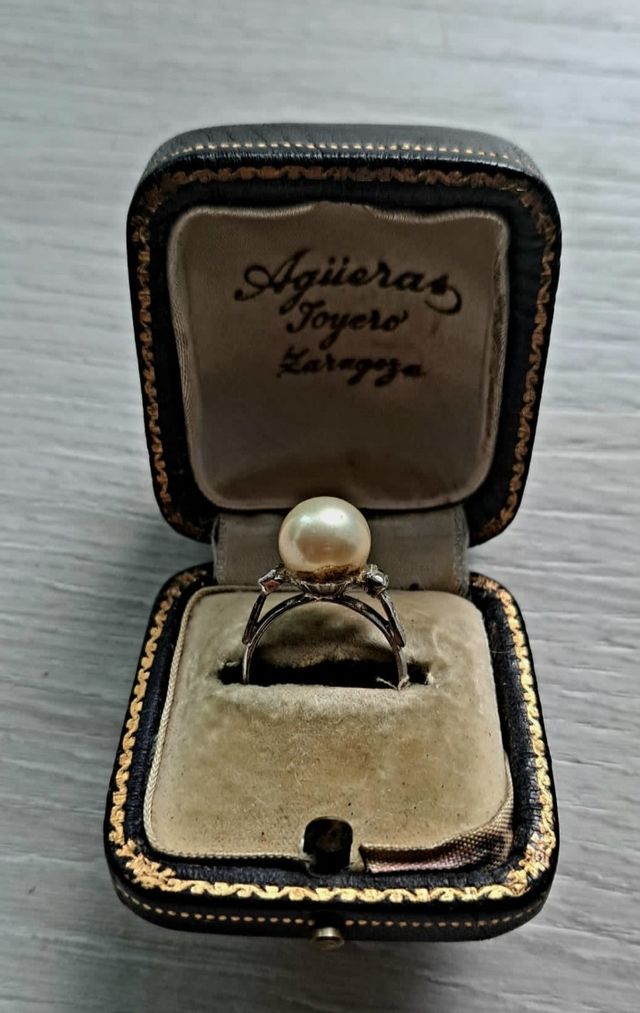 Precioso y antiguo anillo de plata con gran perla