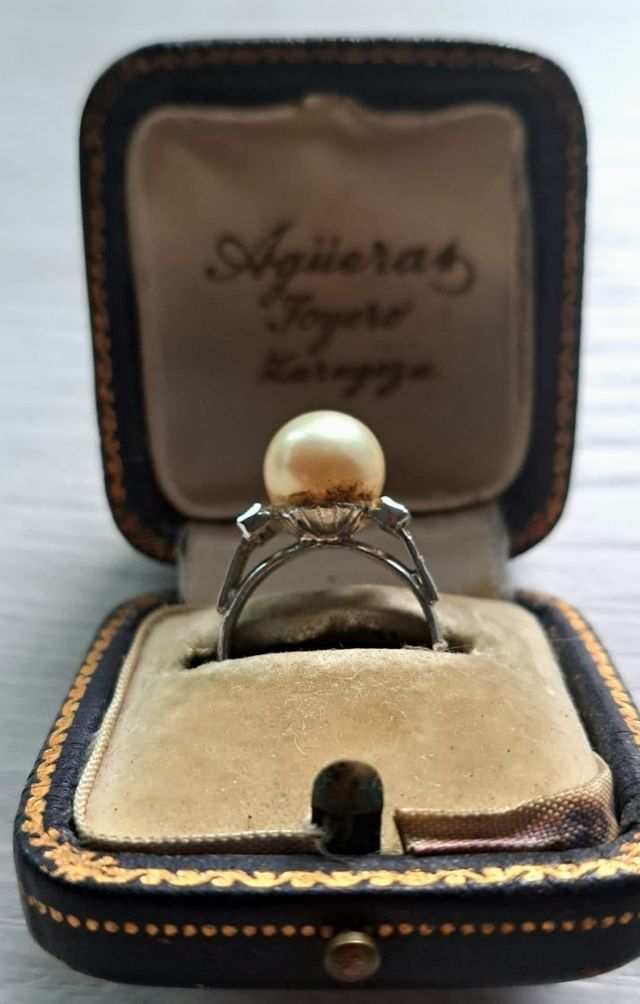 Precioso y antiguo anillo de plata con gran perla