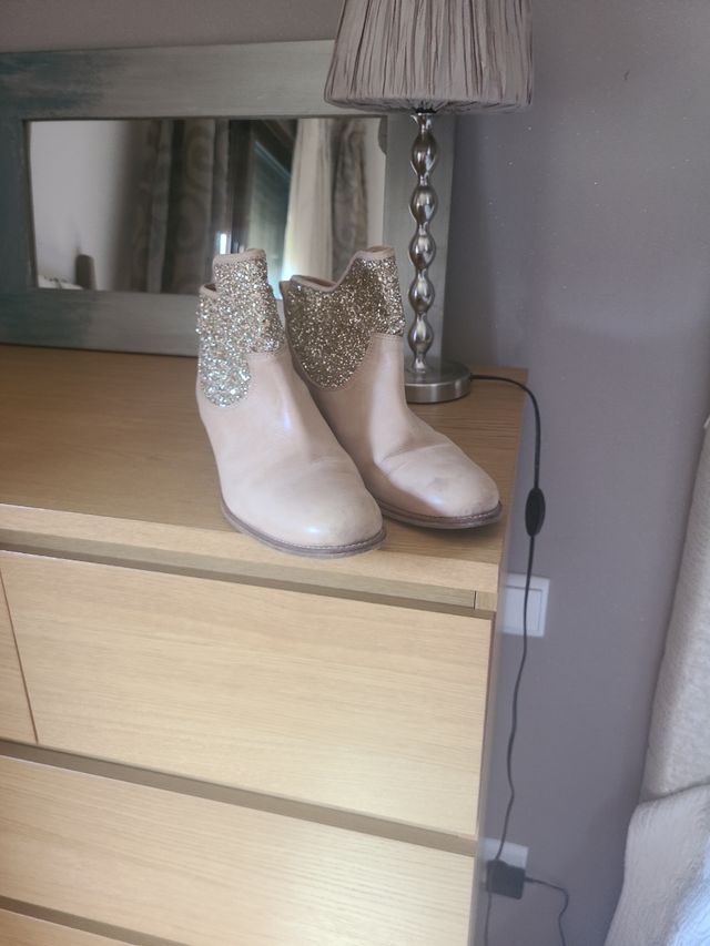 Botín piel de Hoss Intropia