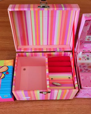 Conjunto de 2 joyeros y caja ilustrada