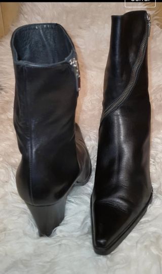 Botines piel estilo cowboy, de Pedro Miralles.