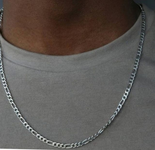 Collar de hombre de eslabones de acero inoxidable.