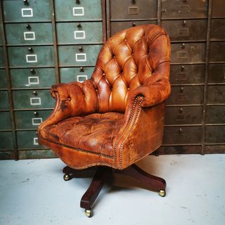 butaca despacho. cuero. Antigua.