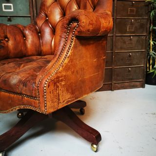butaca despacho. cuero. Antigua.
