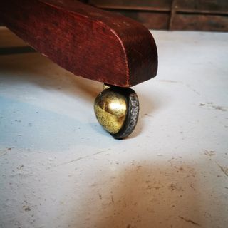 butaca despacho. cuero. Antigua.