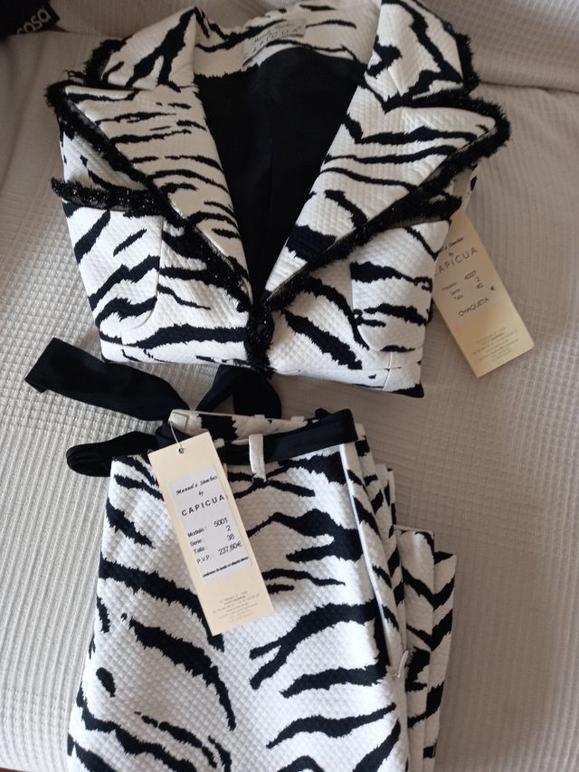 Traje chaqueta Manuela Sánchez estampado