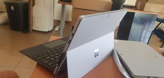 SARFACE PRO 4 I5 6300U 8 RAM 256 SDD