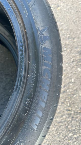 Neumáticos 225-50-18 Michelin 