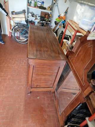 Mobile rustico in legno.