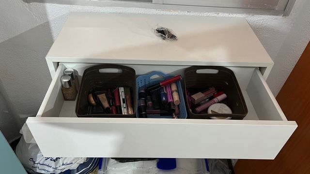 Mesa suspendida cajones push