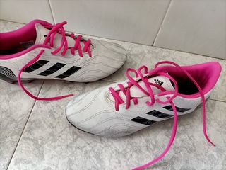 Botas de fútbol adidas