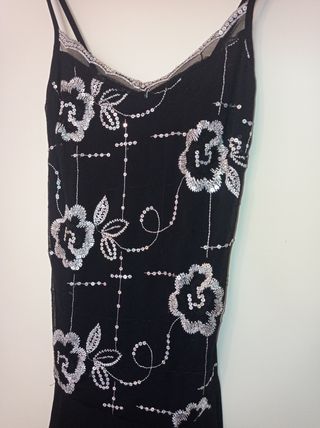 Vestido de fiesta de tirantes con Chal.