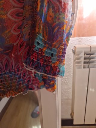 blusa semitransparente desigual