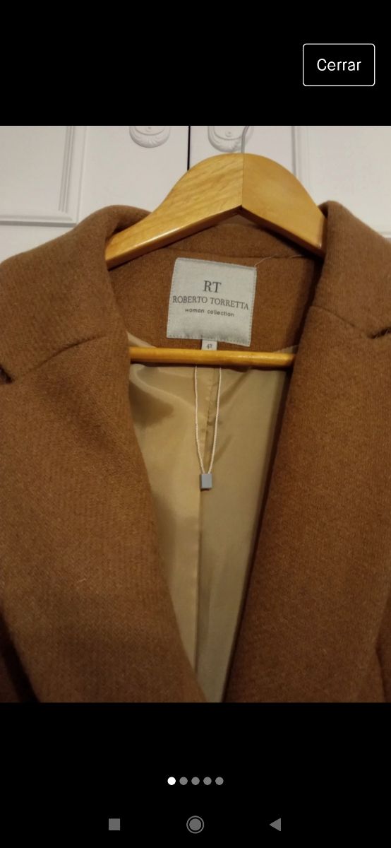 Abrigo color Camel de Roberto Torretta